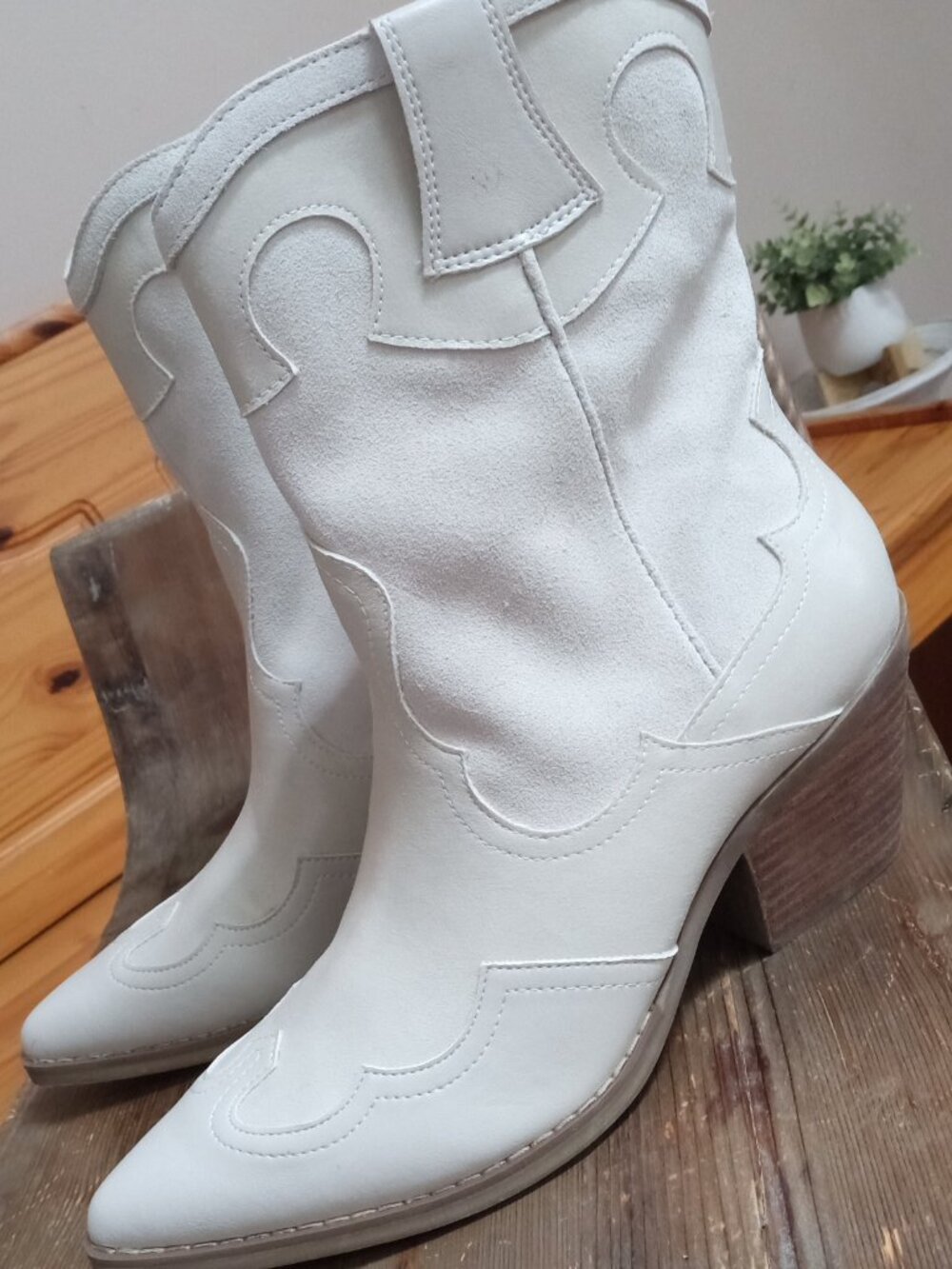 Crown Vintage Women's Size 9.5 Izzie Western Booties NEW!